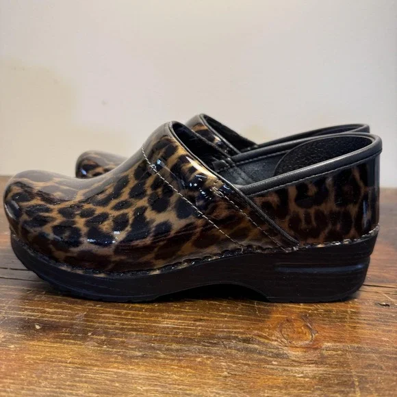 Dansko Shoes Womens Size 7 Brown Leopard Patent Professional Clogs 706-530202 - Picture 6 of 14